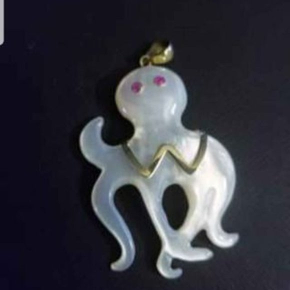 Mother of Pearl Octopus Pendant w/14K detail & Ruby eyes - Picture 6 of 6